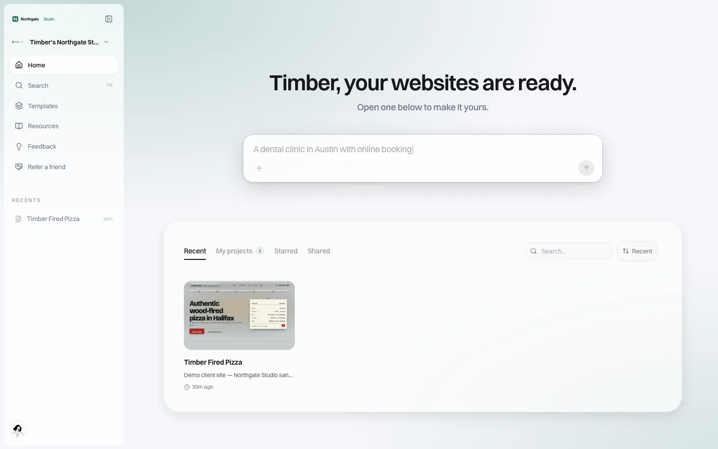 Kunden-Startseite unter der eigenen Webadresse der Marke mit Begrüßung, einem Eingabefeld zur Beschreibung einer Website und der bestehenden Website des Kunden