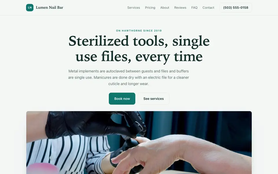 Example website for nail salons built with We.Inc: the Lumen Nail Bar home page